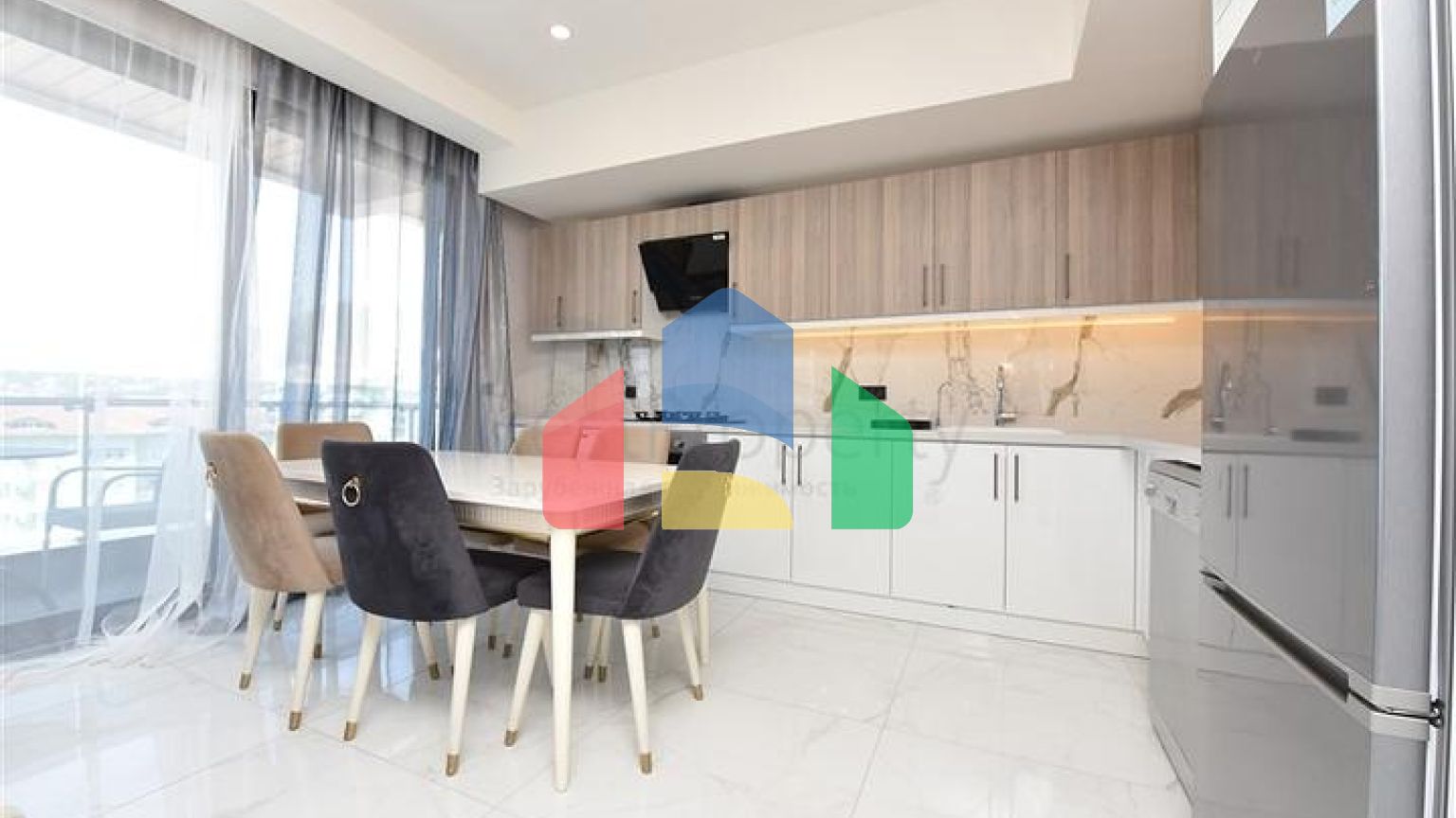 Шикарний пентхаус плануванням 2 + 1 на Клеопатрі