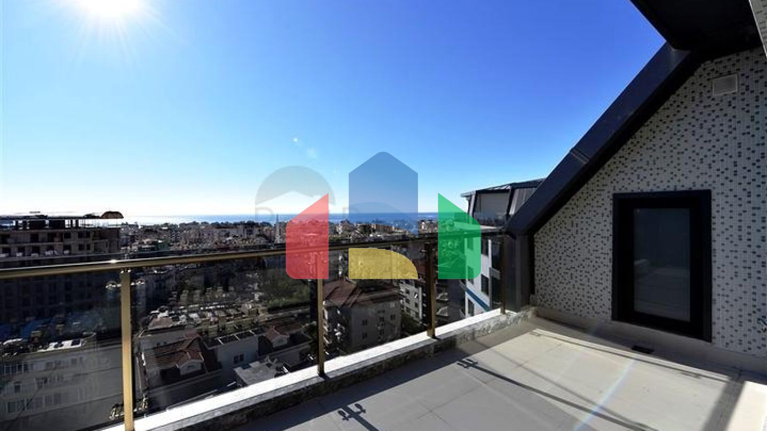 Пентхаус 2 + 1 з видом на море на Клеопатрі