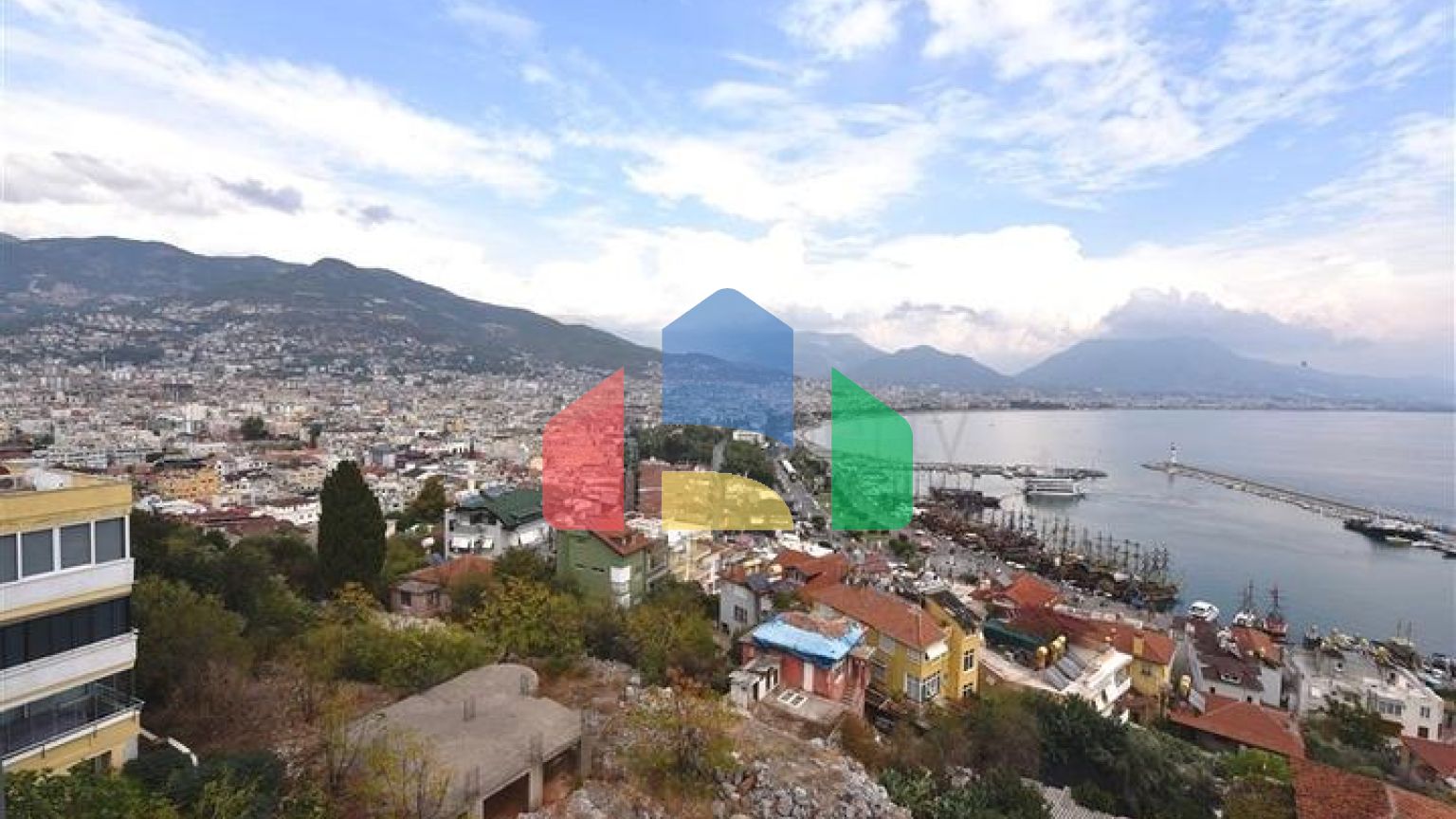 Продается пентхаус 3+1 на крепости в Алании