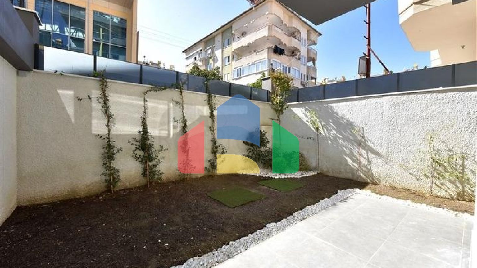 Садовий дуплекс в центрі Аланії