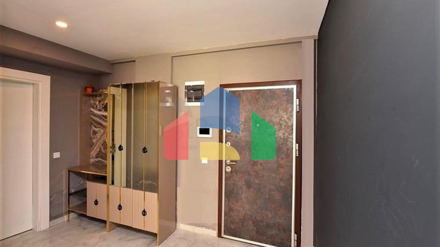 Шикарная меблированная вилла планировкой 5+1 в центре Алании