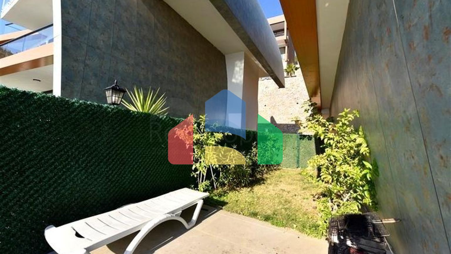 Шикарная меблированная вилла планировкой 5+1 в центре Алании