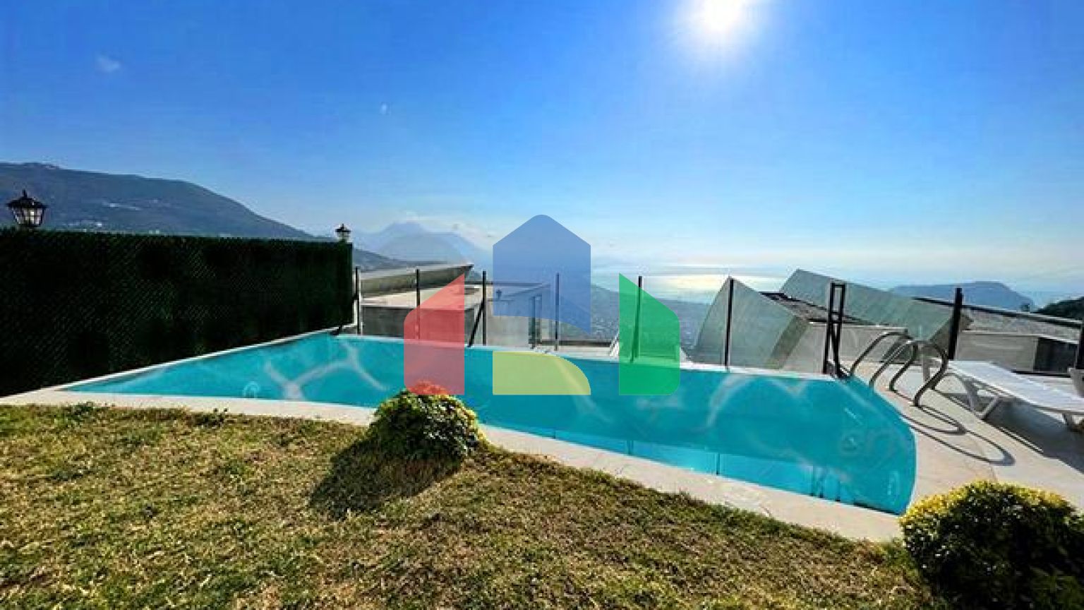 Шикарная меблированная вилла планировкой 5+1 в центре Алании