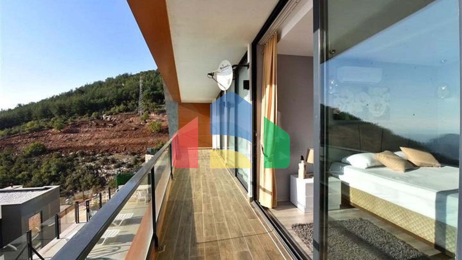 Шикарная меблированная вилла планировкой 5+1 в центре Алании