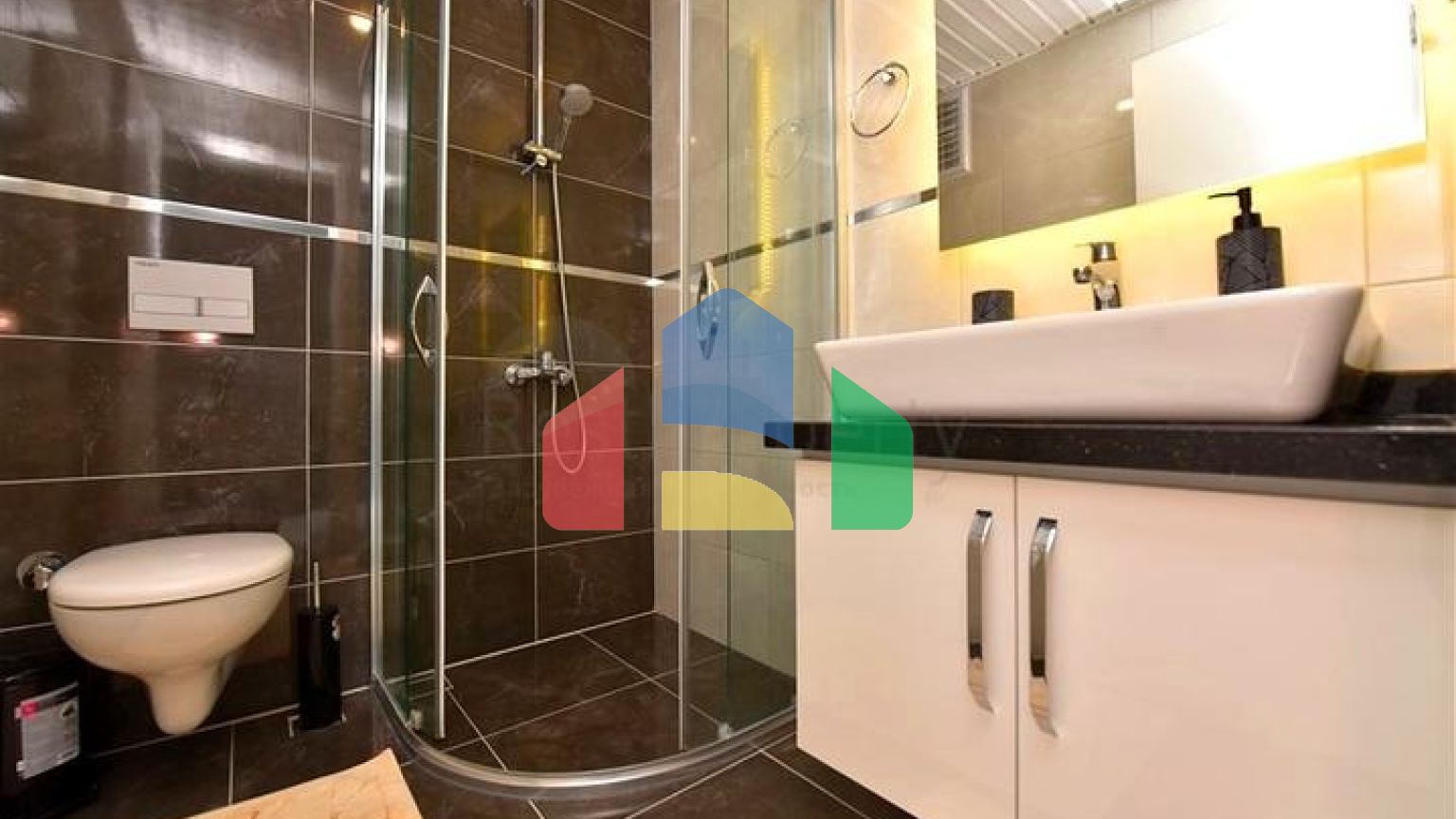 Шикарная меблированная вилла планировкой 5+1 в центре Алании