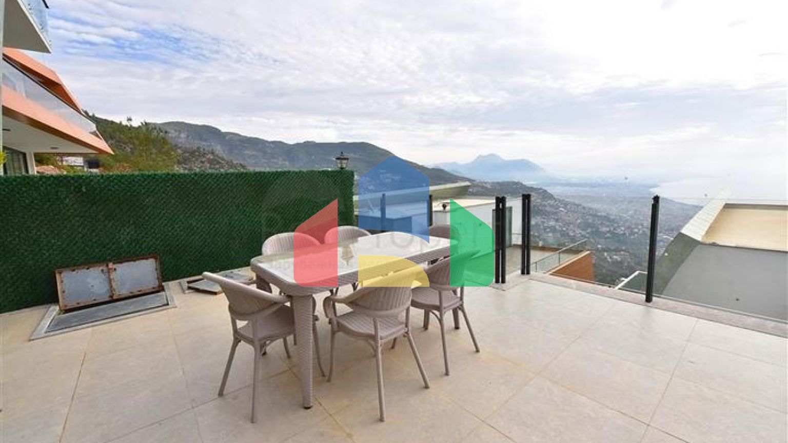 Вілла планування 5+1 в центральному районі Аланії