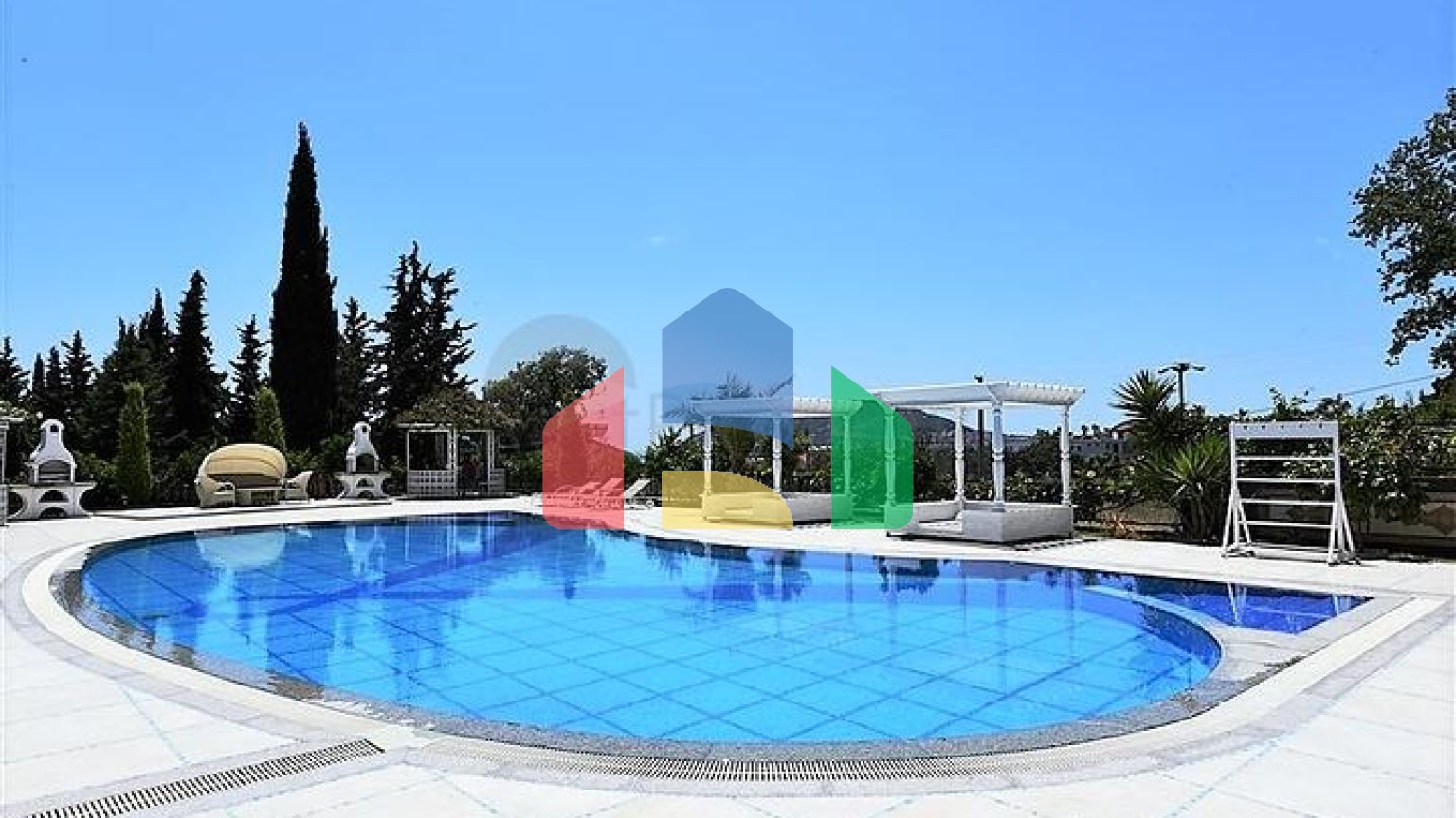 Квартиры в новом современном комплексе в центре Алании