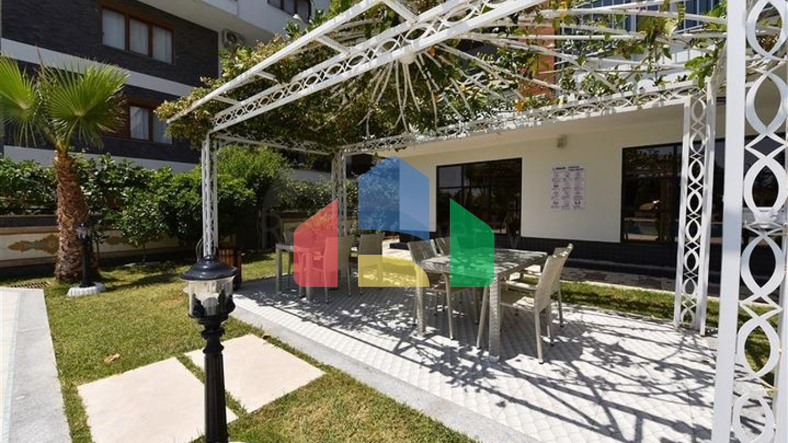 Квартиры в новом современном комплексе в центре Алании