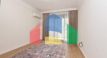 Квартира 3 + 1 з окремою кухнею в центрі Аланії
