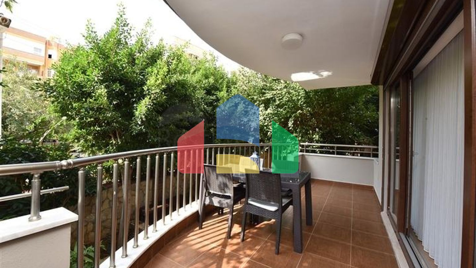 Квартира 3+1 с отдельной кухней в центре Алании