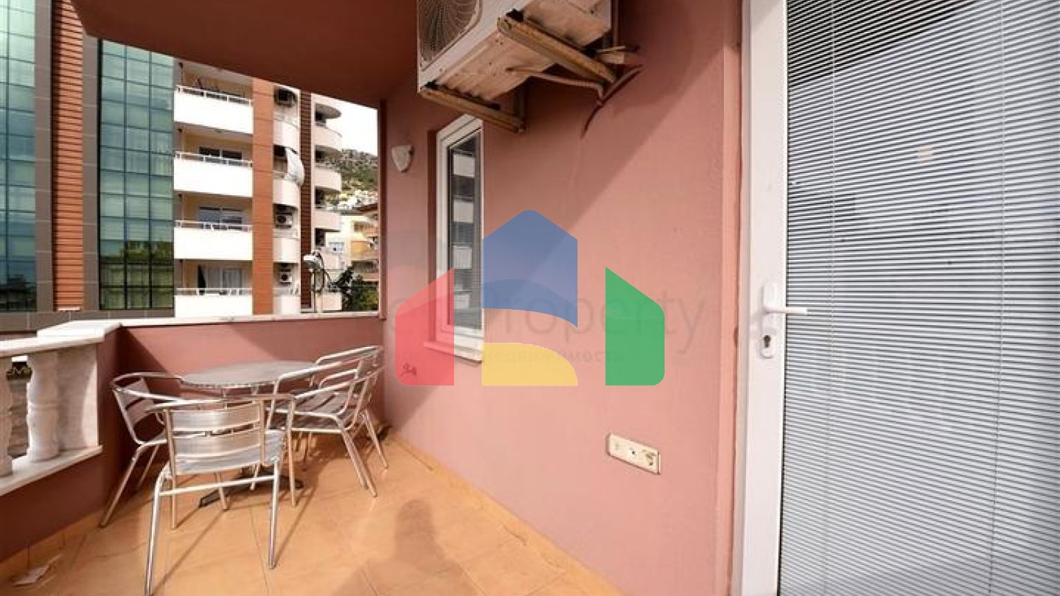 Квартира планировкой 2+1 в 400 метрах от пляжа  Клеопатры