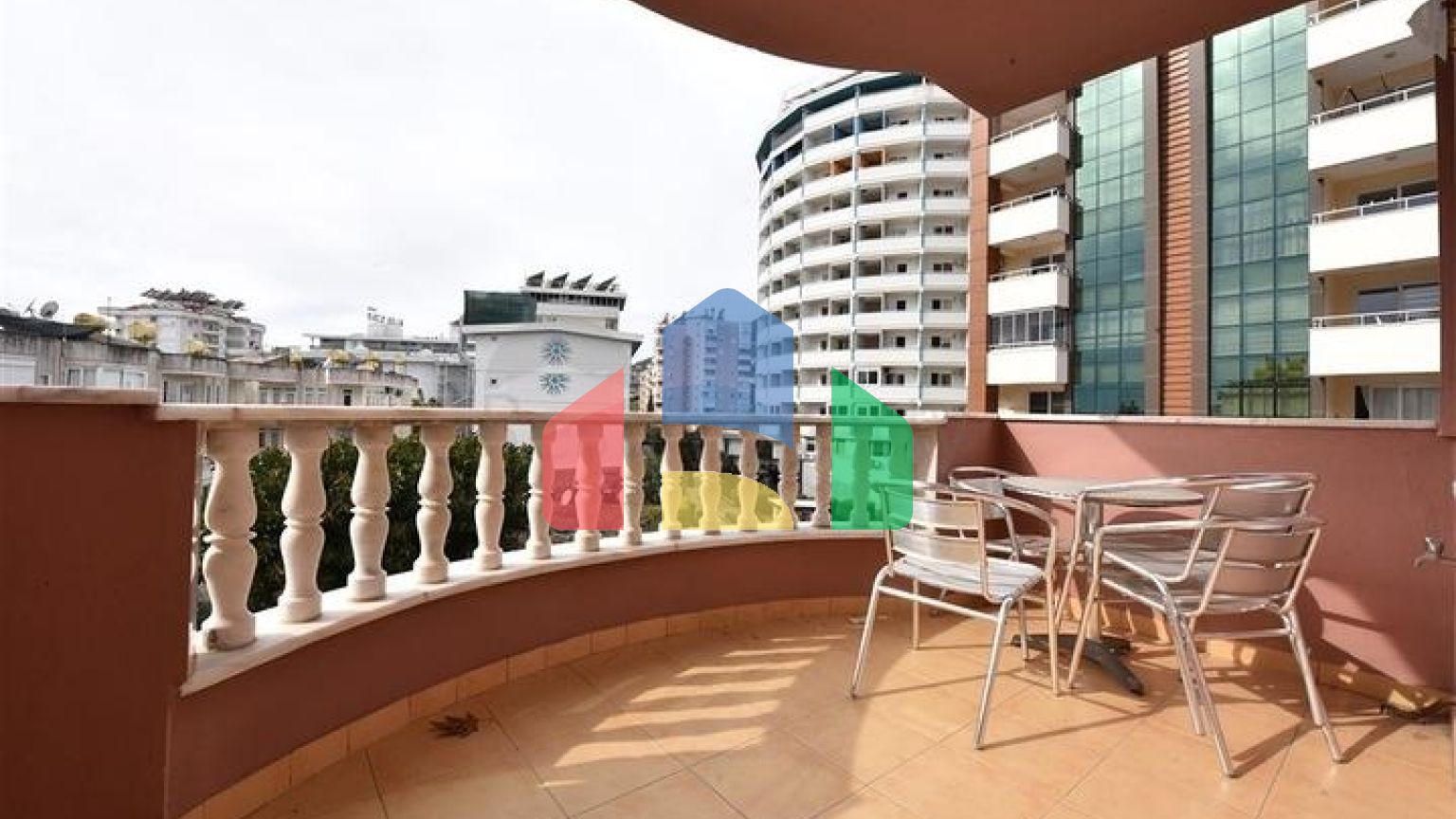 Квартира планировкой 2+1 в 400 метрах от пляжа  Клеопатры