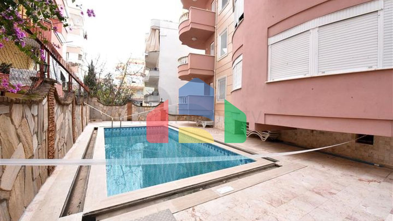 Квартира планировкой 2+1 в 400 метрах от пляжа  Клеопатры