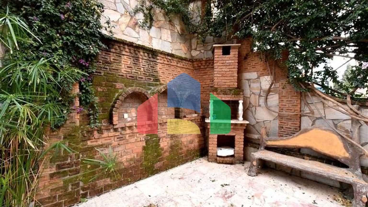 Квартира планировкой 2+1 в 400 метрах от пляжа  Клеопатры