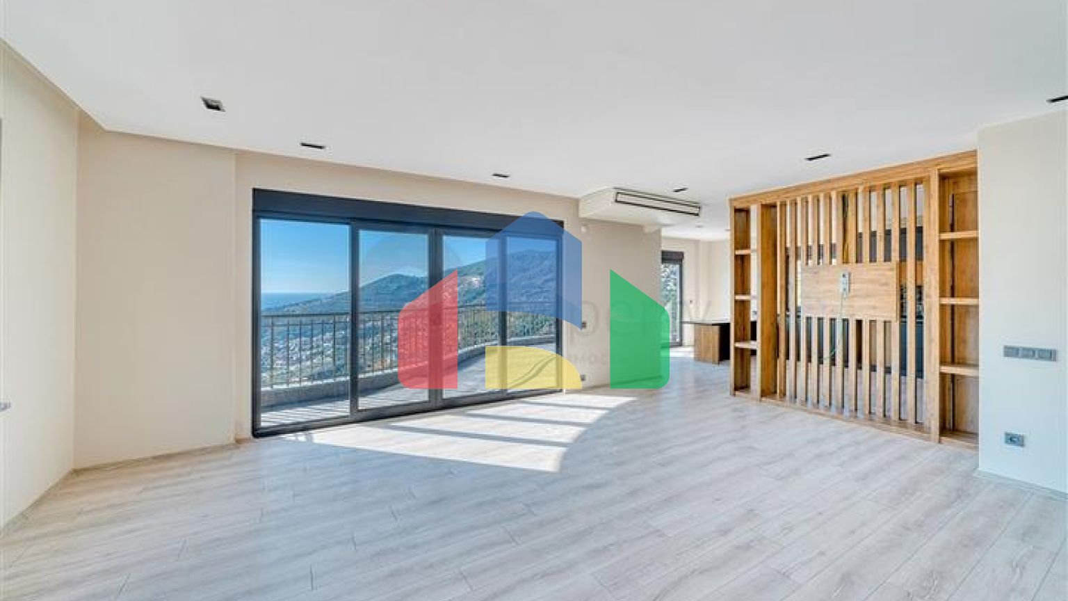 Вілли з видом на море в центральному районі Аланії