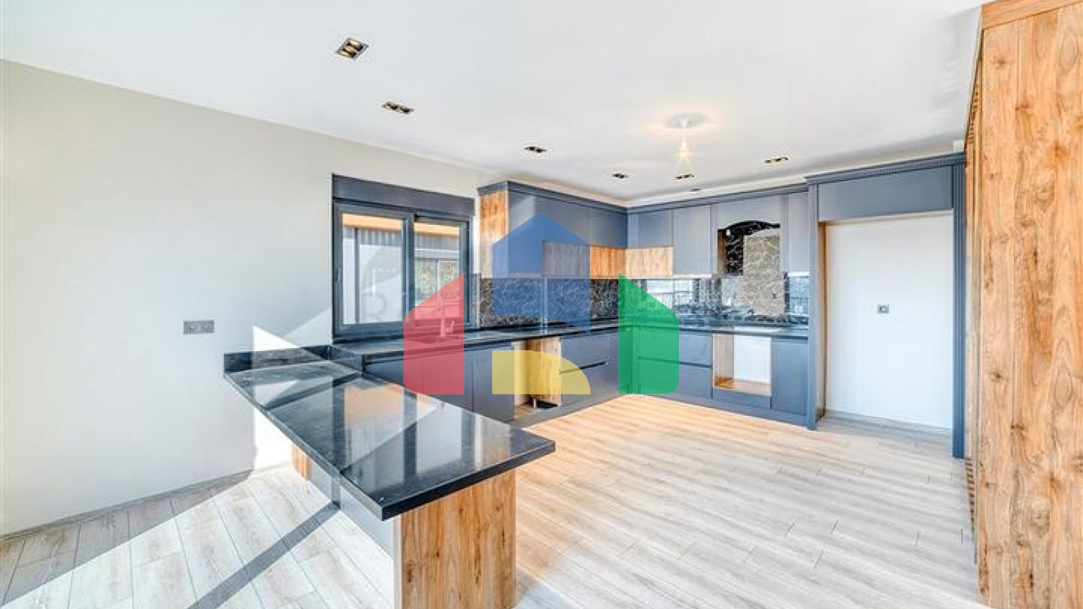 Вілли з видом на море в центральному районі Аланії