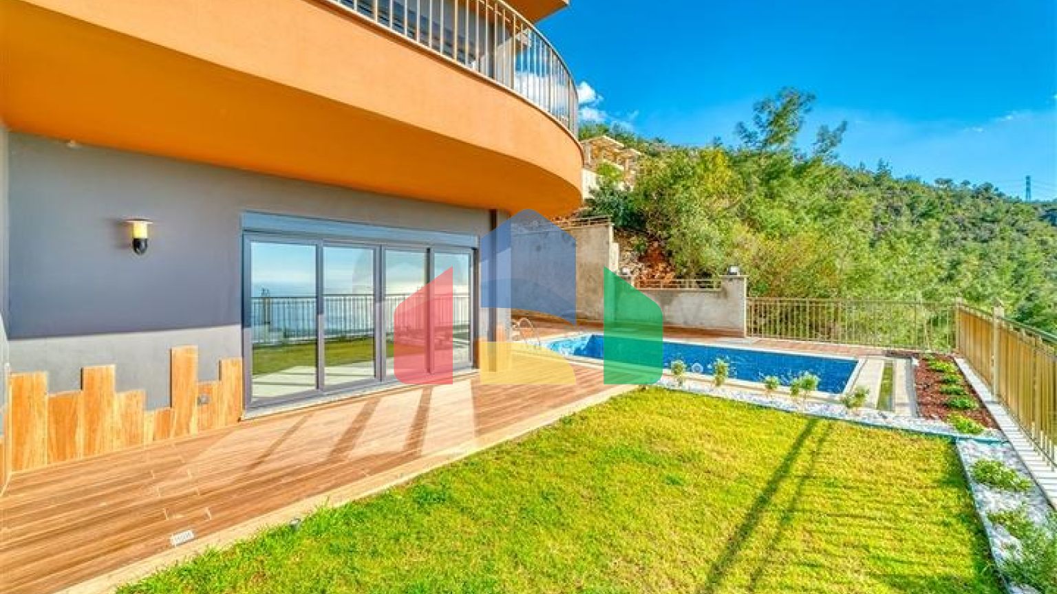 Вілли з видом на море в центральному районі Аланії