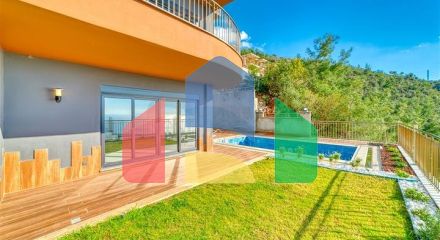 Вілли з видом на море в центральному районі Аланії