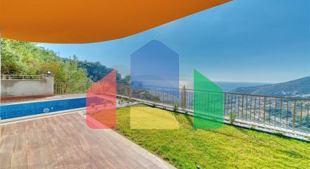 Вілли з видом на море в центральному районі Аланії