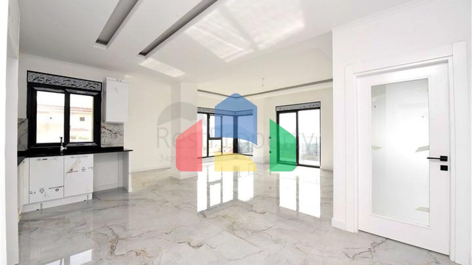 Квартира 3+1 в новом комплексе с видом на море и крепость Алании