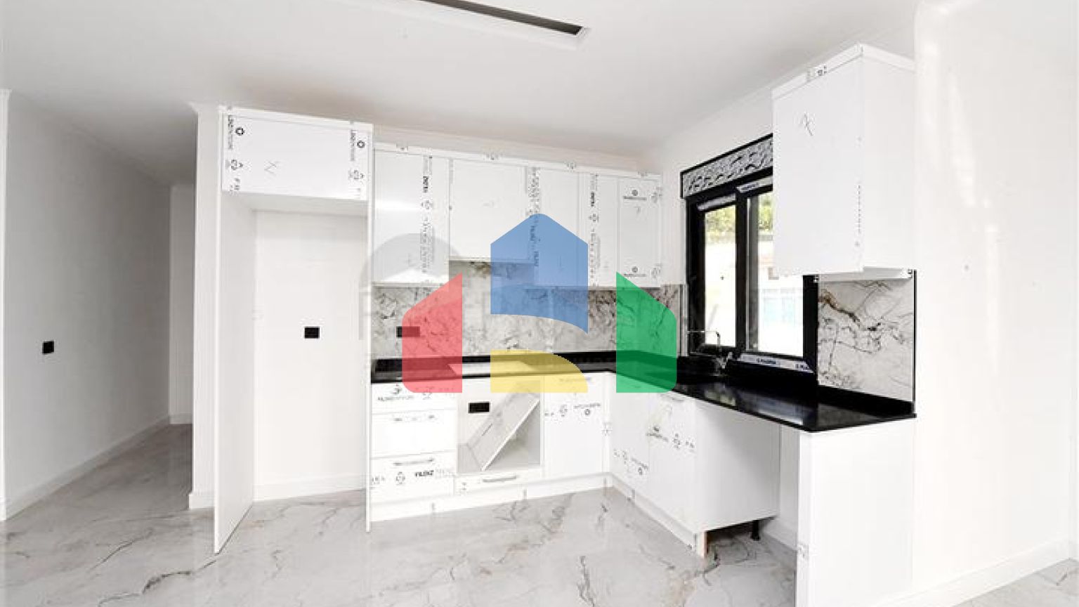 Квартира 3+1 в новом комплексе с видом на море и крепость Алании