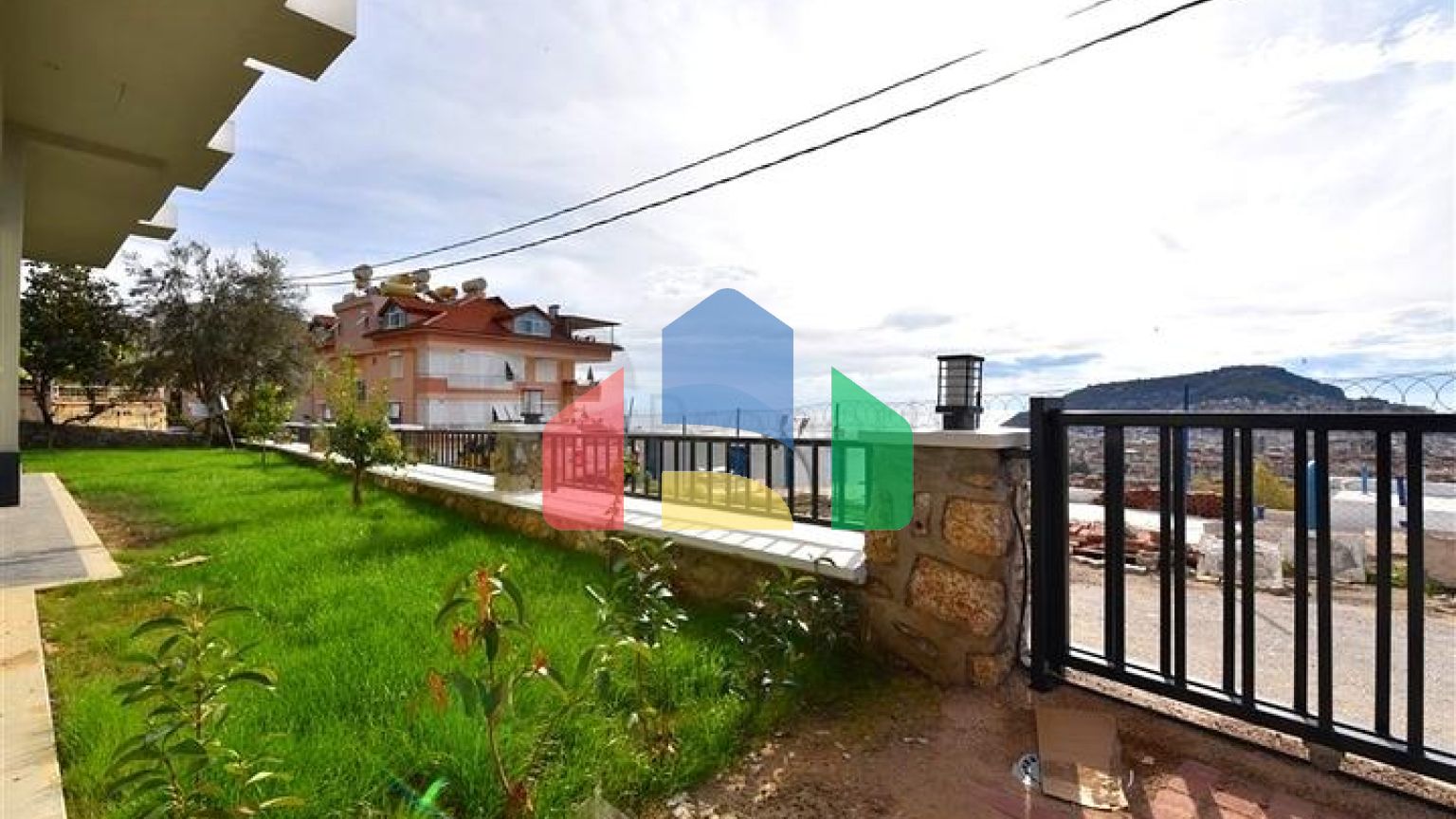 Квартира 3+1 в новом комплексе с видом на море и крепость Алании