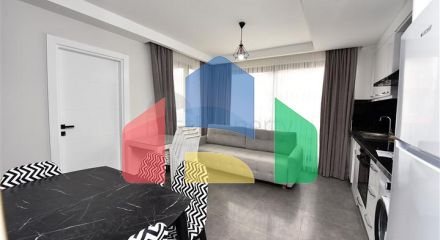 Мебльована квартира планування 1 + 1 в 100 від моря