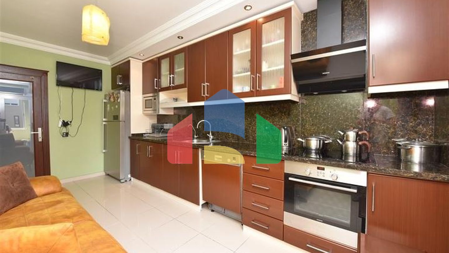 Квартира 3+1 рядом с морем в центре Алании