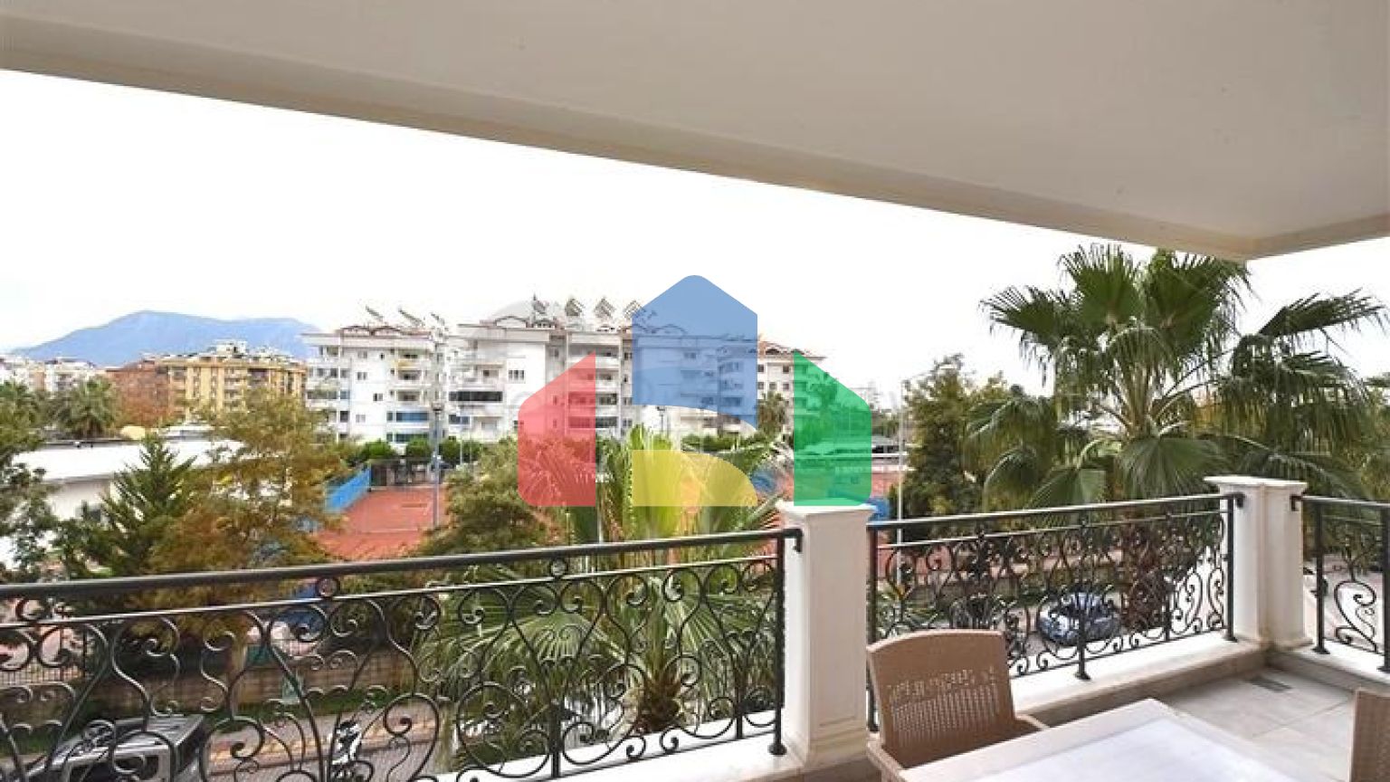 Квартира 2+1 в топовом комплексе в центре Алании