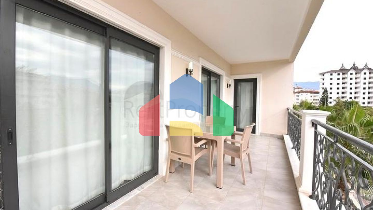 Квартира 2+1 в топовом комплексе в центре Алании