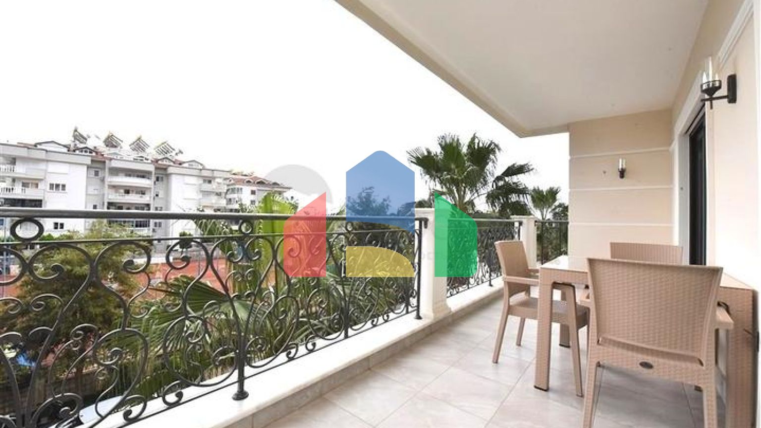 Квартира 2+1 в топовом комплексе в центре Алании