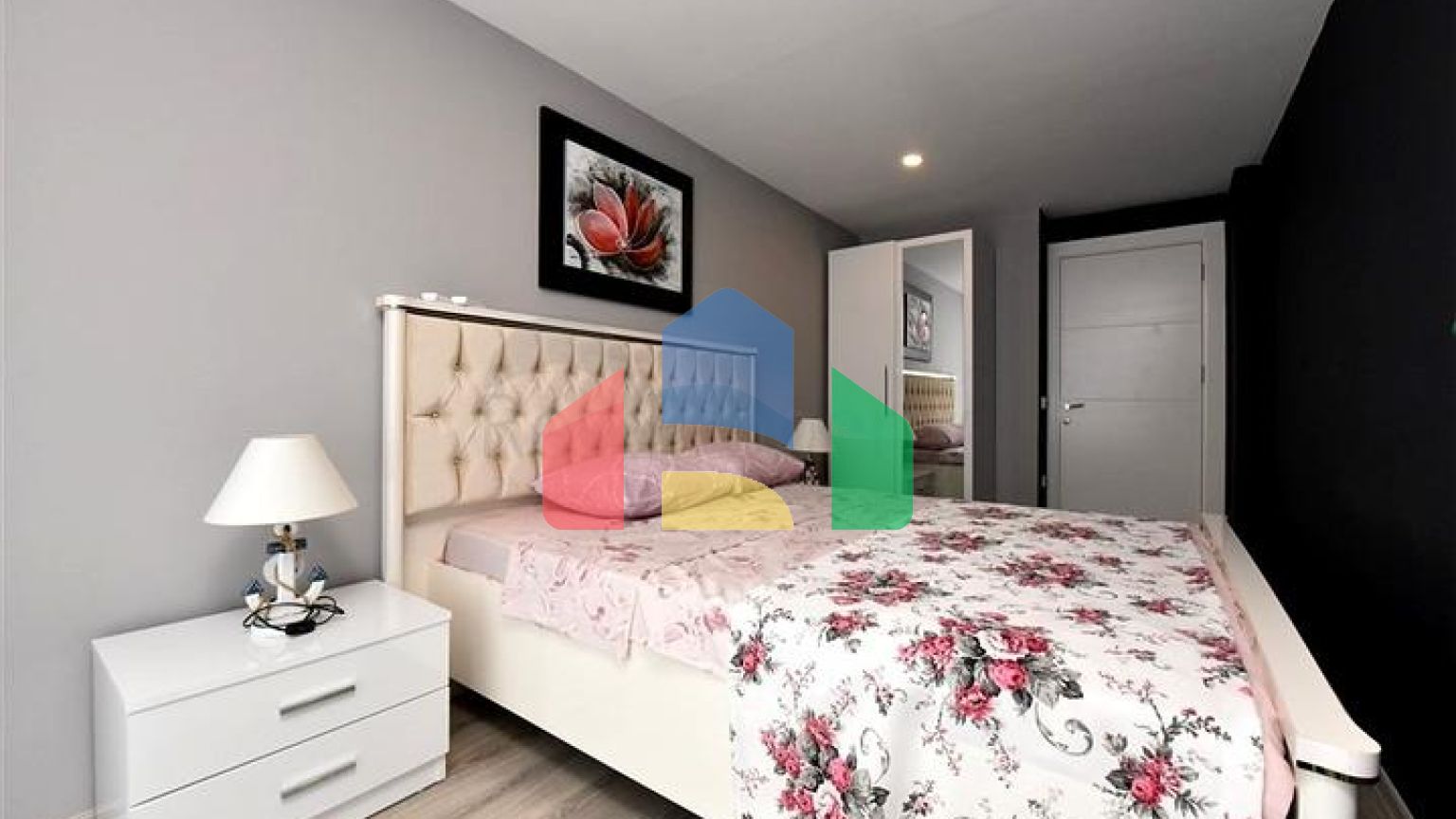 Трехэтажная вилла планировкой 5+1 в самом центре Алании