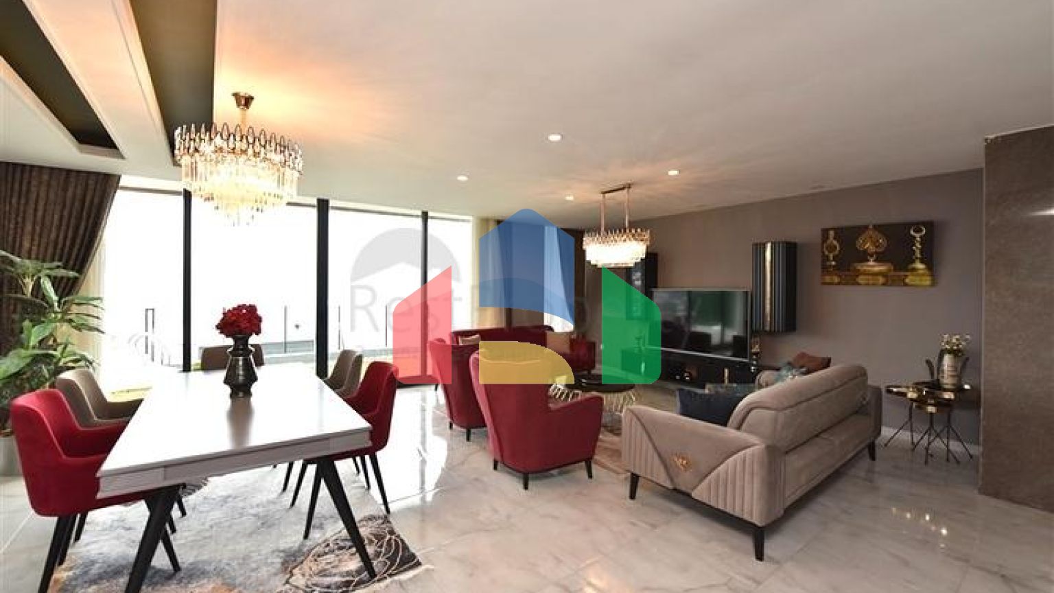 Трехэтажная вилла планировкой 5+1 в самом центре Алании