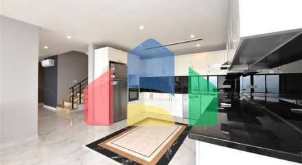 Трехэтажная вилла планировкой 5+1 в самом центре Алании