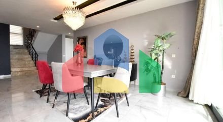 Трехэтажная вилла планировкой 5+1 в самом центре Алании