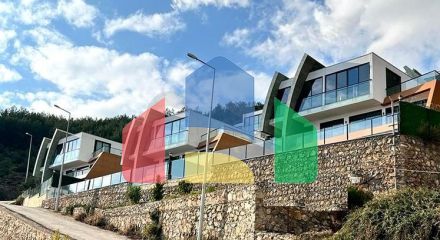 Трехэтажная вилла планировкой 5+1 в самом центре Алании