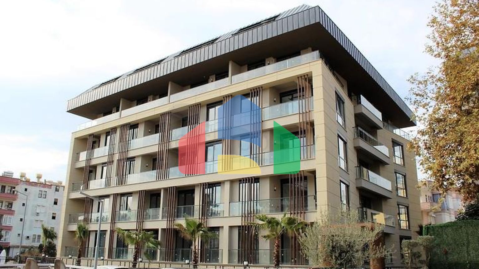 Двухкомнатная квартира 1+1 в центре Аланьи в современном жилом доме