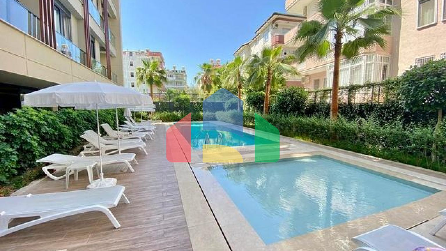 Двухкомнатная квартира 1+1 в центре Аланьи в современном жилом доме