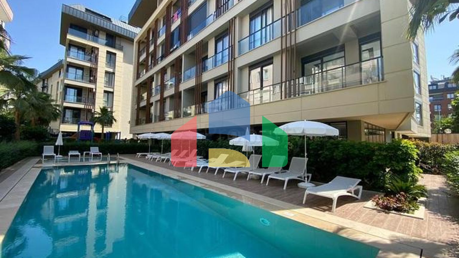 Двухкомнатная квартира 1+1 в центре Аланьи в современном жилом доме