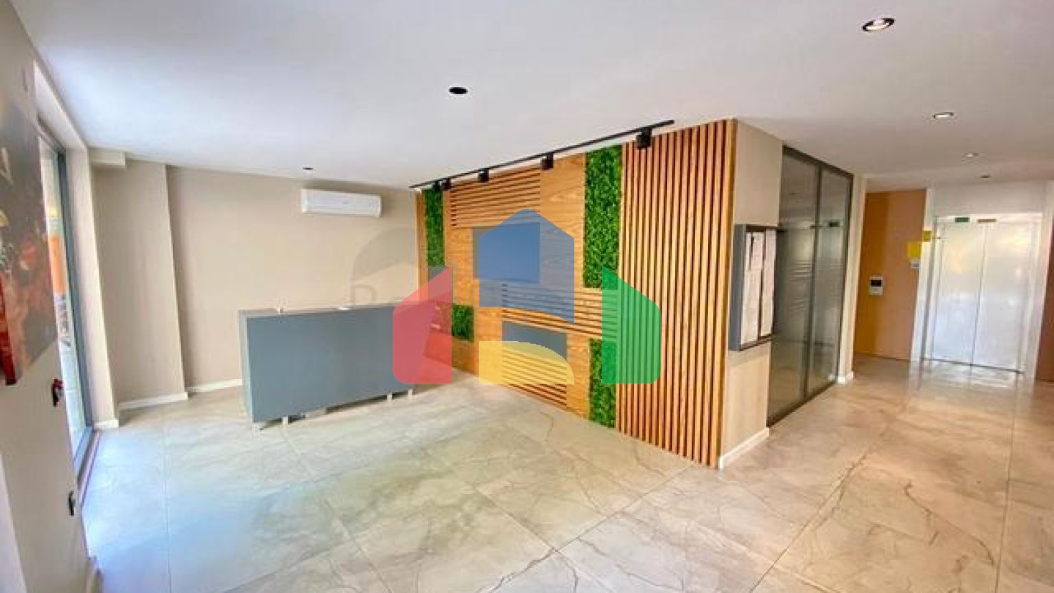 Двухкомнатная квартира 1+1 в центре Аланьи в современном жилом доме