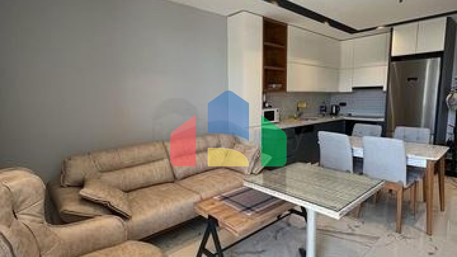 Двухкомнатная квартира 1+1 в центре Аланьи в современном жилом доме