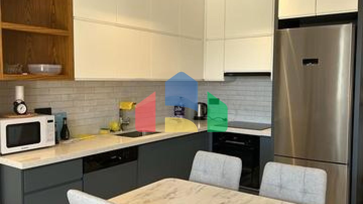 Двухкомнатная квартира 1+1 в центре Аланьи в современном жилом доме