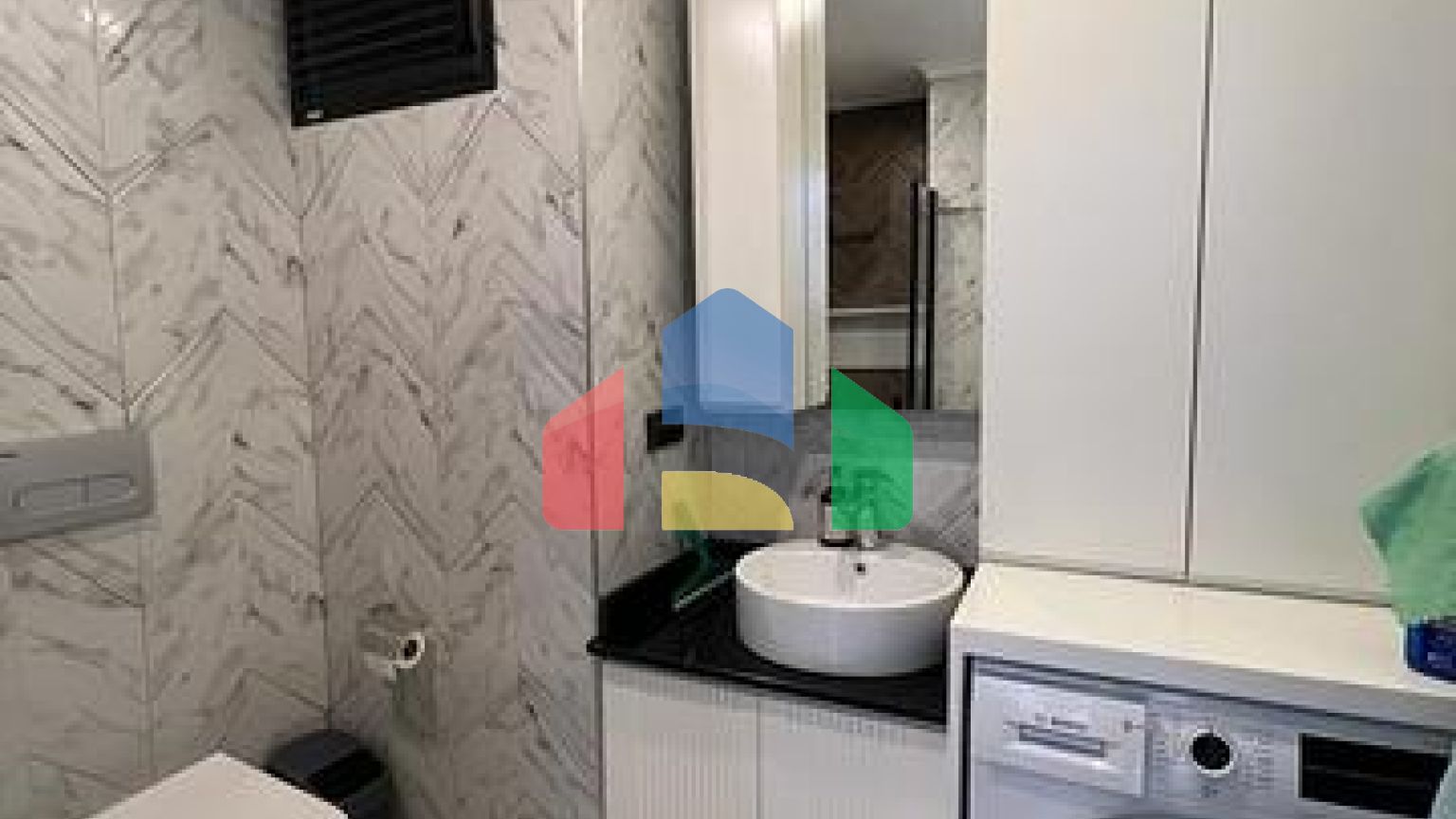 Двухкомнатная квартира 1+1 в центре Аланьи в современном жилом доме