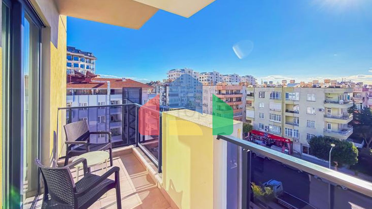 Современная трёхкомнатная квартира 2+1 в центре Аланьи