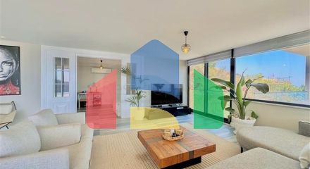 Простора вілла з панорамним видом на море в серці Аланії