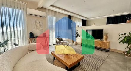 Простора вілла з панорамним видом на море в серці Аланії