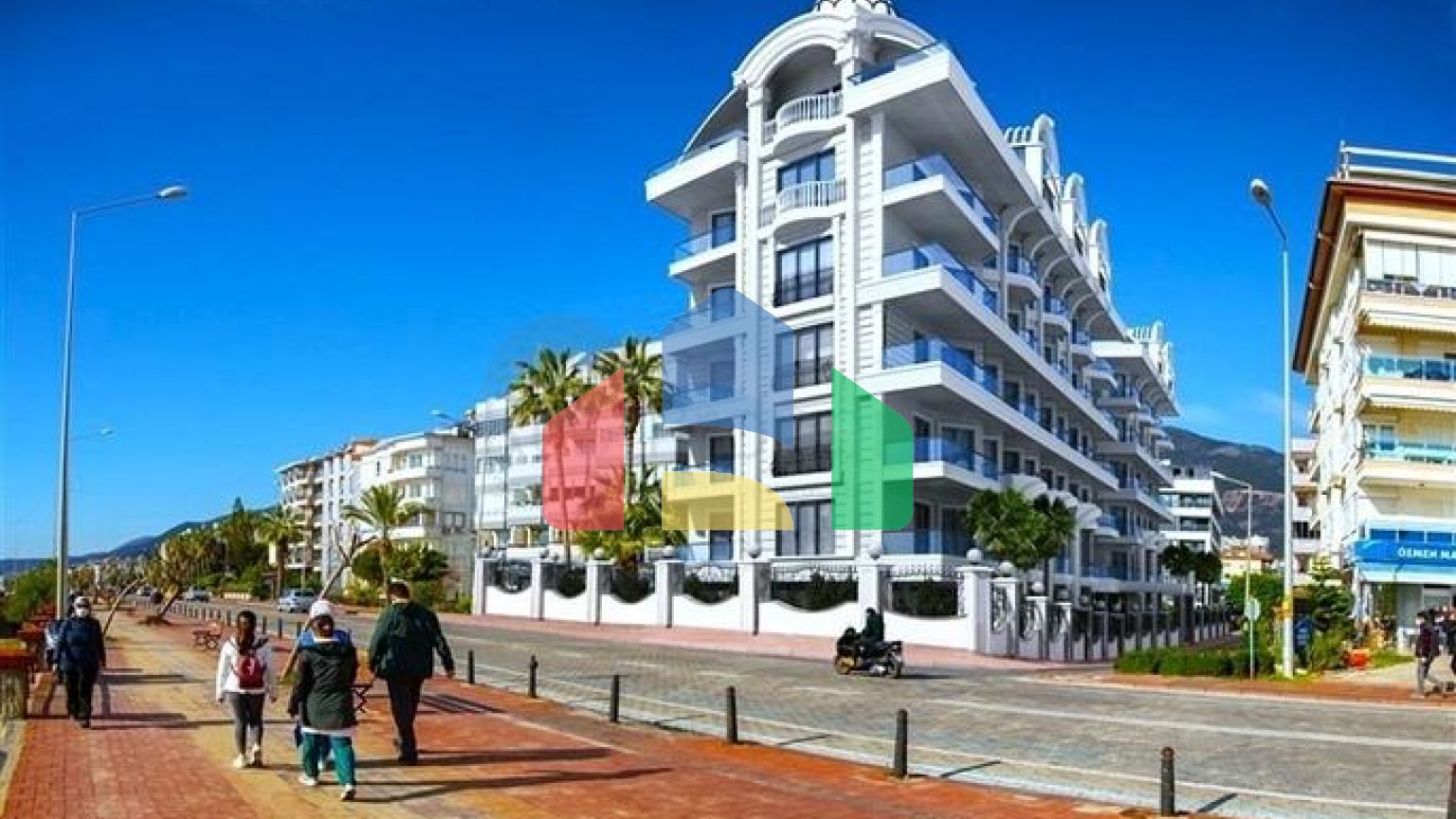 Роскошный пентхаус 4+1 с панорамным видом на море в центре Аланьи