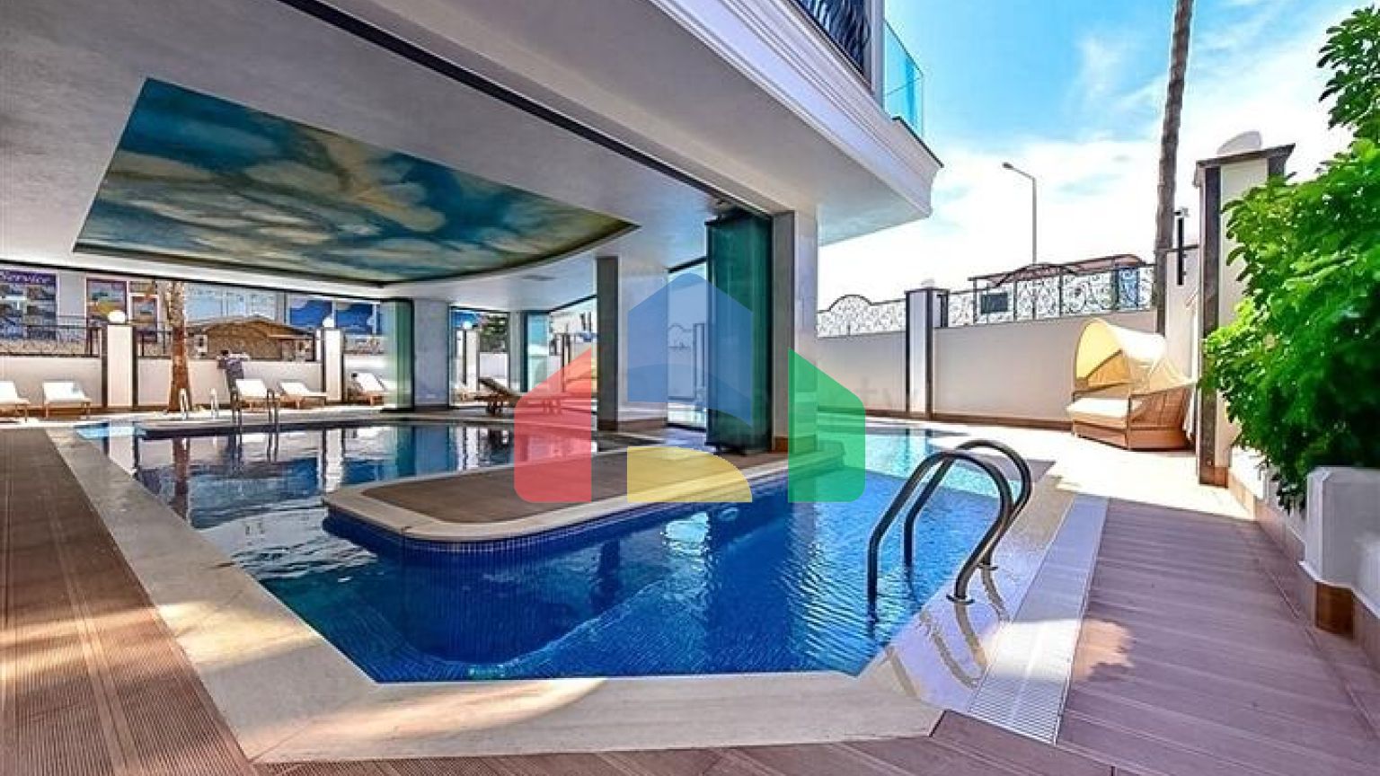 Роскошный пентхаус 4+1 с панорамным видом на море в центре Аланьи