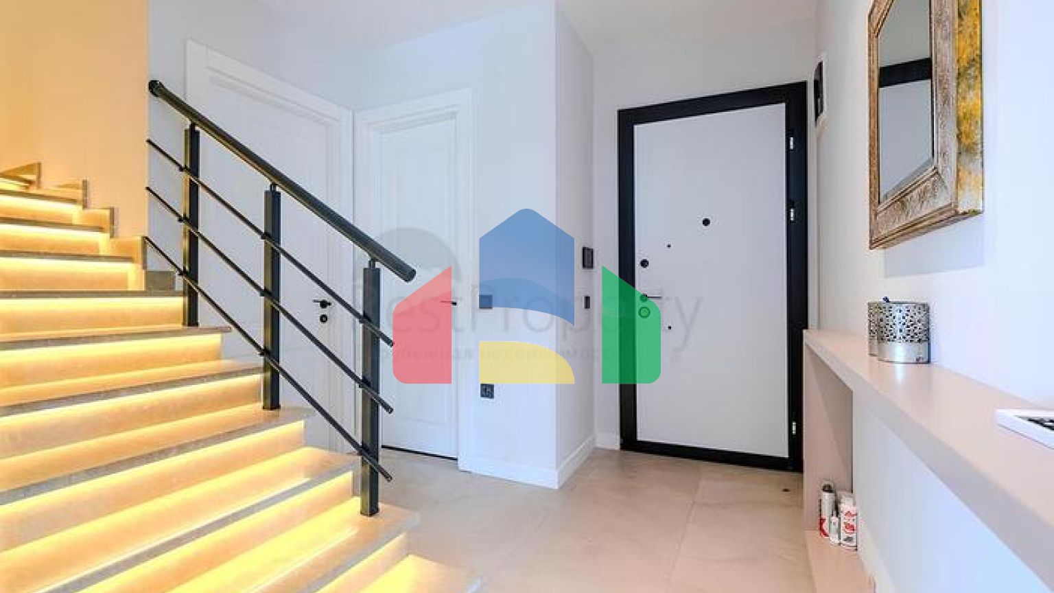 Роскошный пентхаус 4+1 с панорамным видом на море в центре Аланьи