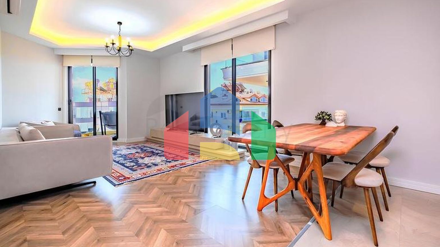 Роскошный пентхаус 4+1 с панорамным видом на море в центре Аланьи